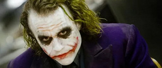 Heath Ledger como O Coringa.